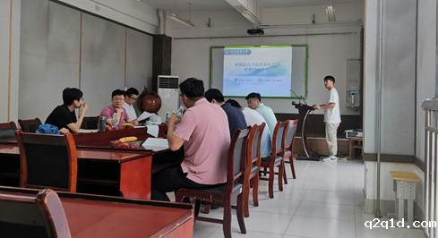 图片包含 室内, 天花板, 桌子, 房间描述已自动生成